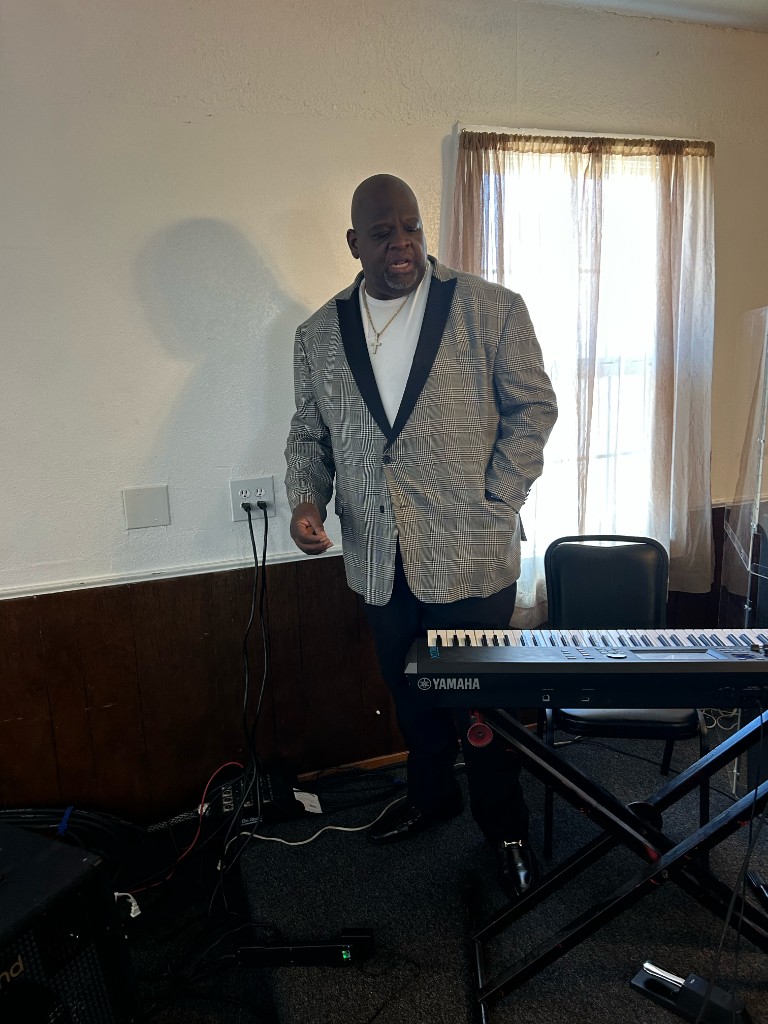 Pastor Lee leading worship during Sunday service